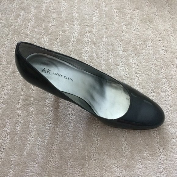 Anne Klein Black Patent Heels - Picture 5 of 6
